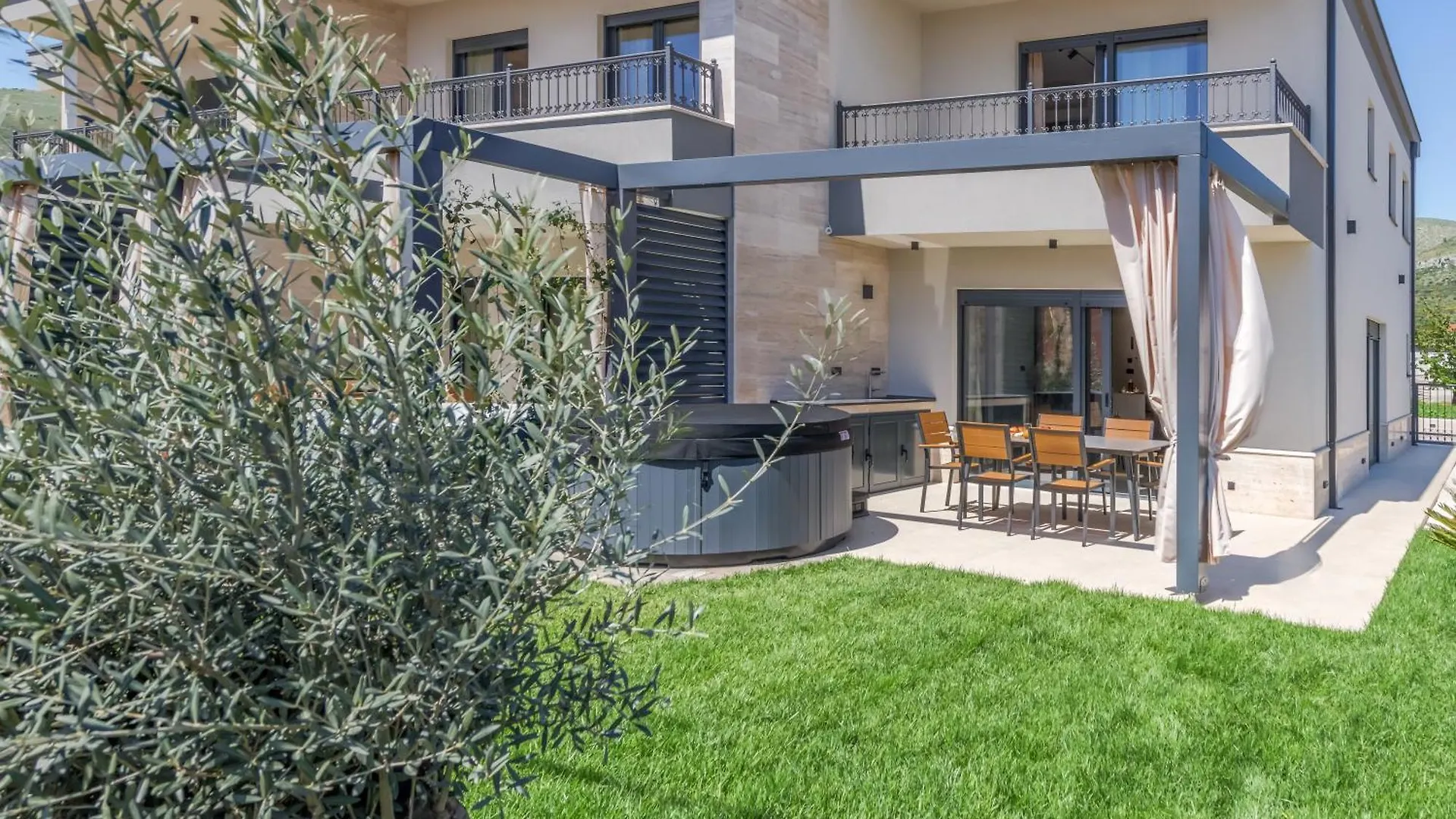 Villa Trixie - Green Garden Villas 트로기르