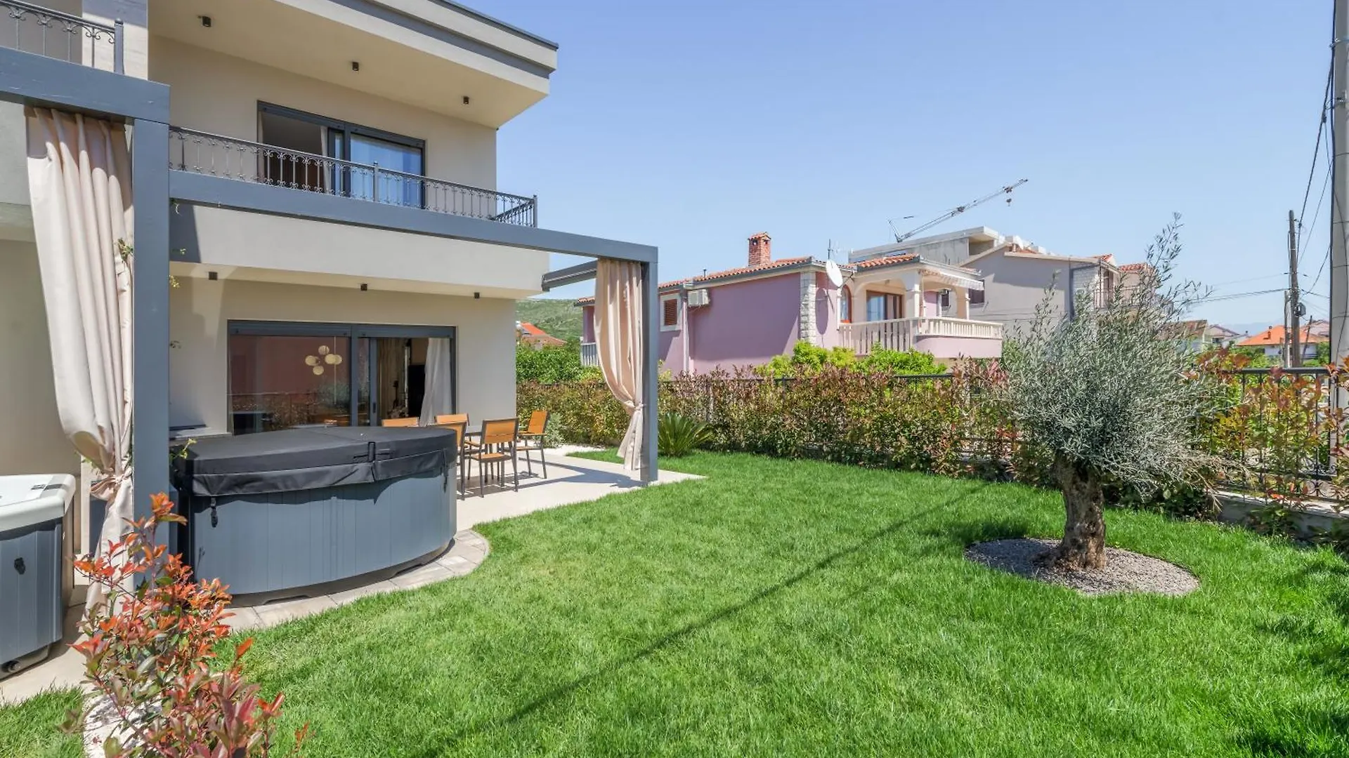 Villa Trixie - Green Garden Villas 트로기르