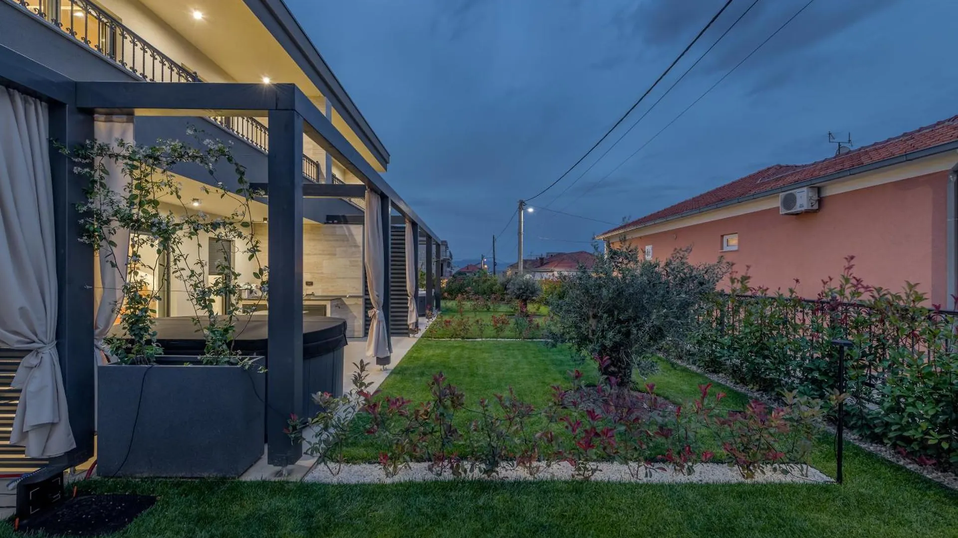 Villa Trixie - Green Garden Villas 트로기르